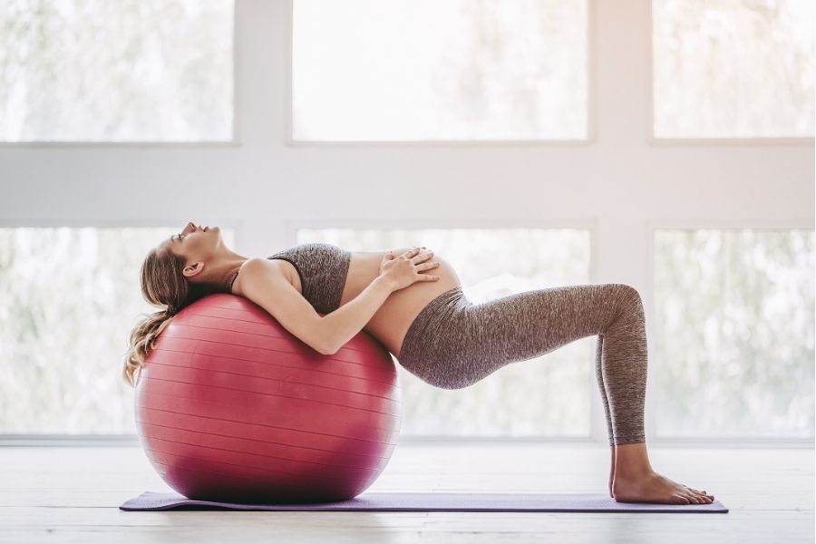 yoga pré post natal cours à domicile2 min